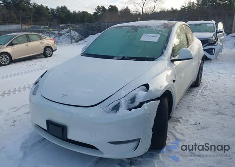 2024 Tesla Model Y Long Range Dual Motor All-Wheel Drive from USA, damaged, VIN 7SAYGDEE9RF152077
